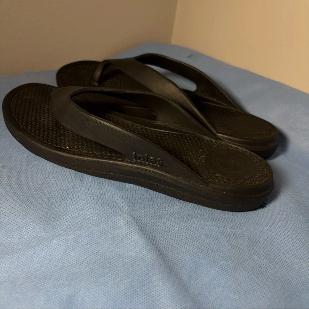 Toes Black Flip Flop Sandals